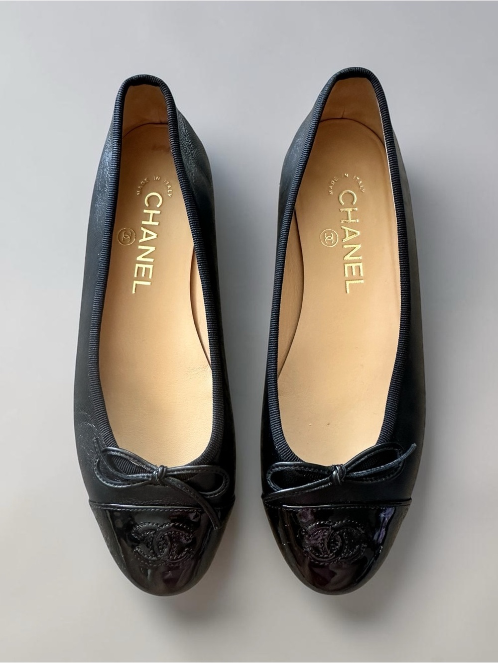CHANEL Black Leather Cap-Toe Ballet Flats 36.5